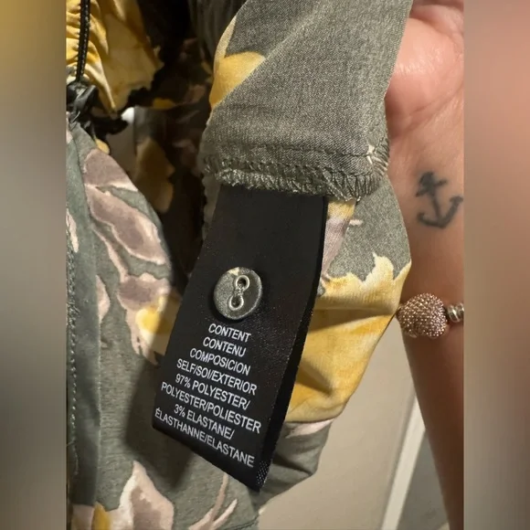 Wayf Floral Green Sleeveless Top - Picture 7 of 8